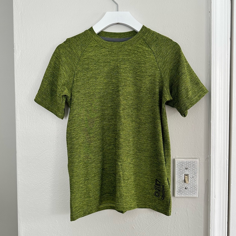Reebok quick dry athletic t-shirt sz: Small